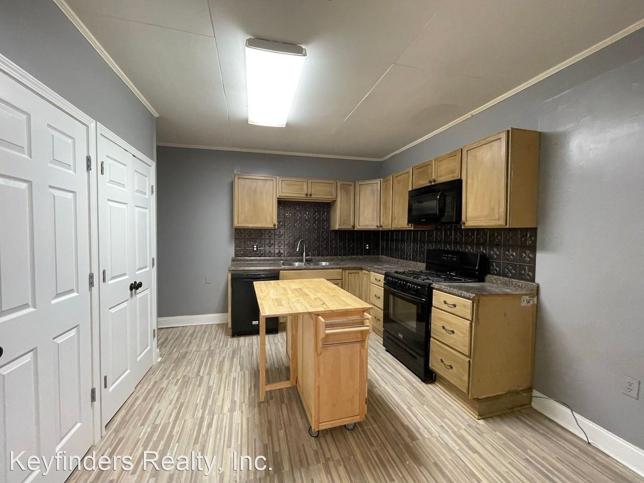 728 Avenue B - Photo 2 of 10