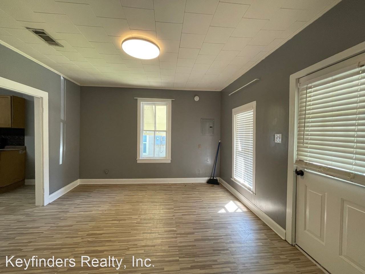 728 Avenue B - Photo 3 of 10