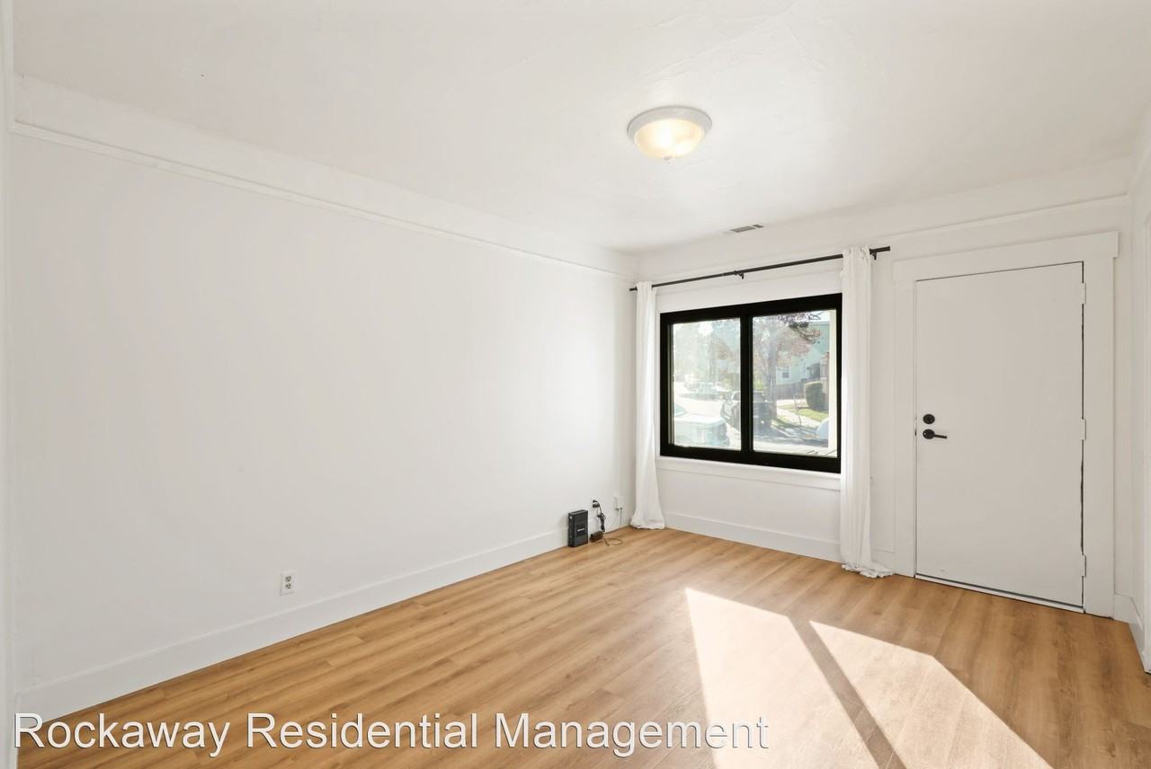 310 Georgia Ave - Photo 3 of 28