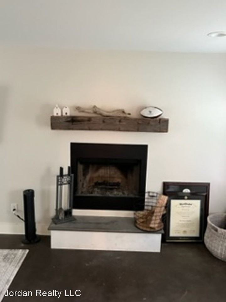 2430 Thaxton St - Photo 3 of 35