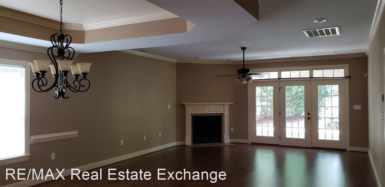 100 Oak Pointe Cir W - Photo 2 of 8