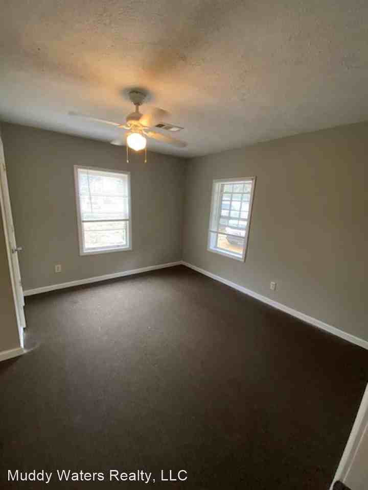 519 Barnes St - Photo 2 of 13