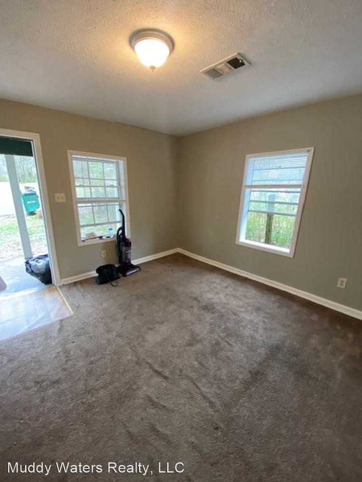 519 Barnes St - Photo 3 of 13