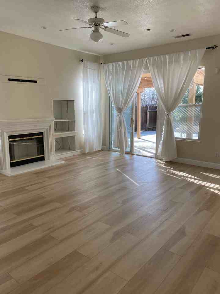 344 Mount Whitney Dr - Photo 2 of 9