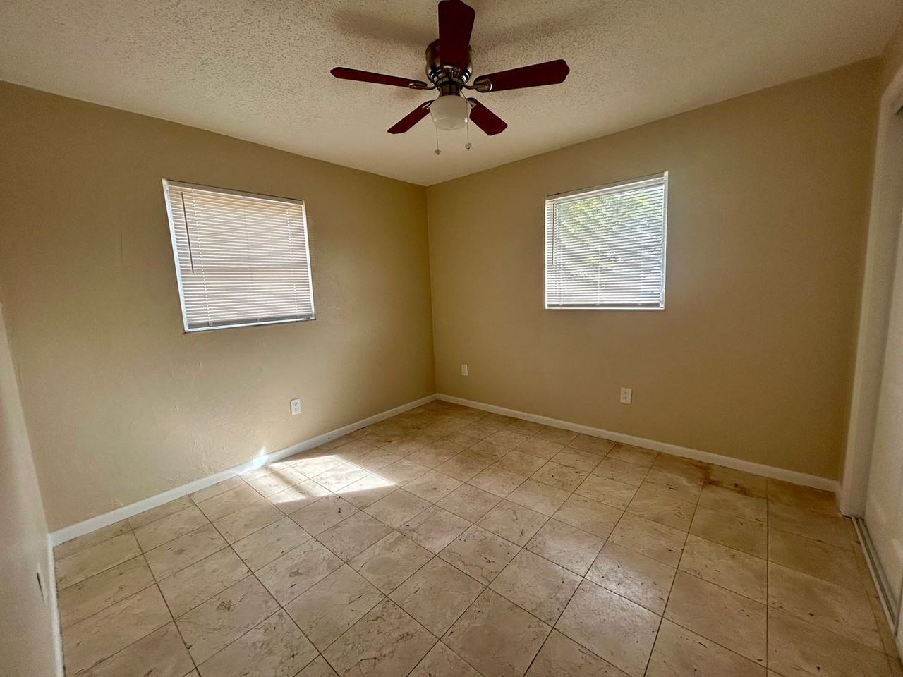 2648 South Dr - Photo 3 of 6