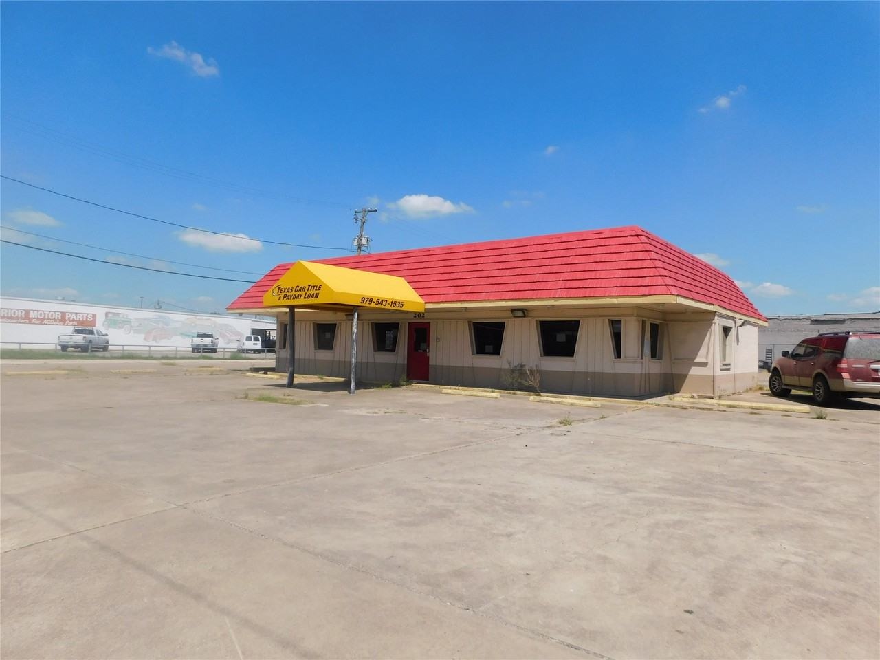 202 N Mechanic St - Photo 2 of 21