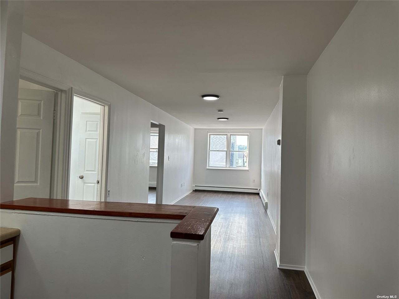 21605 Jamaica Ave - Photo 3 of 18