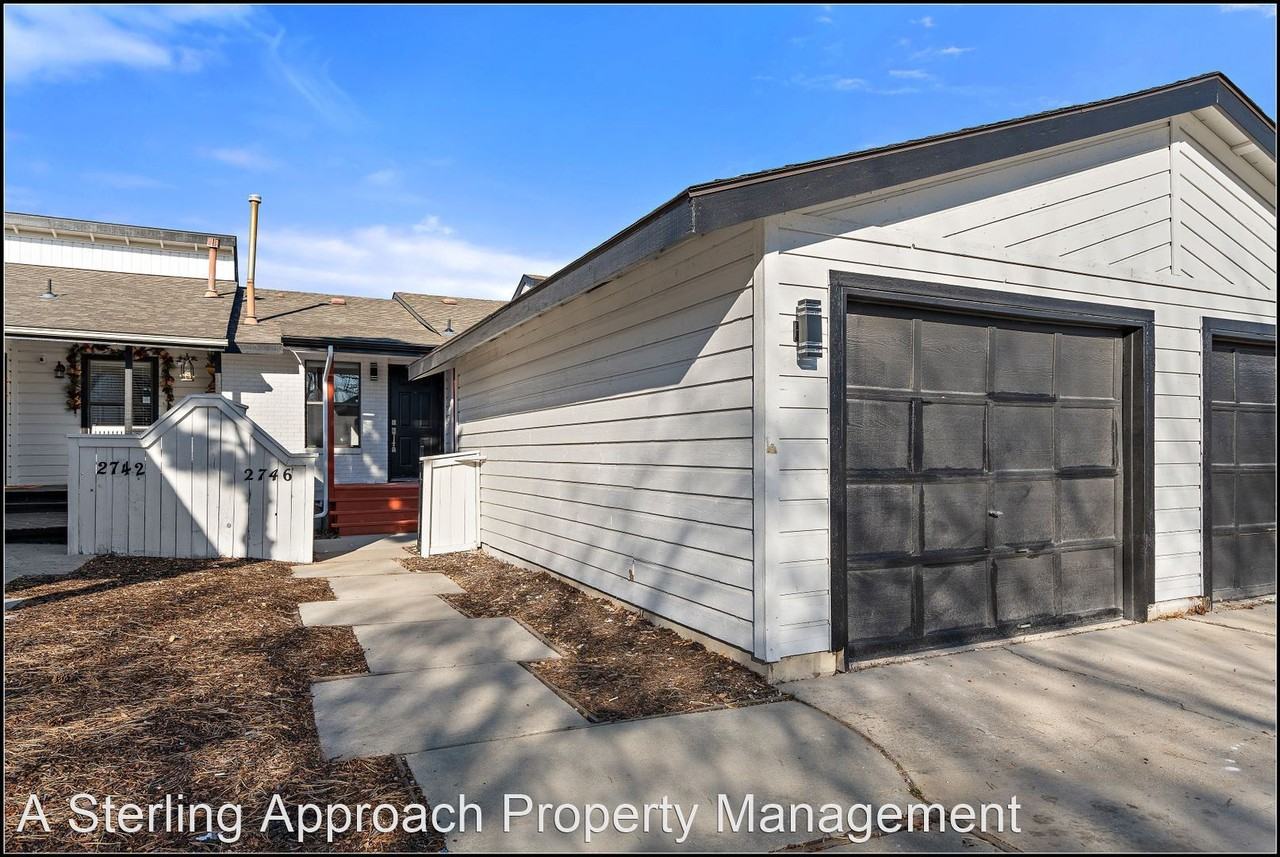 2746 E Eastgate Dr - Photo 3 of 48