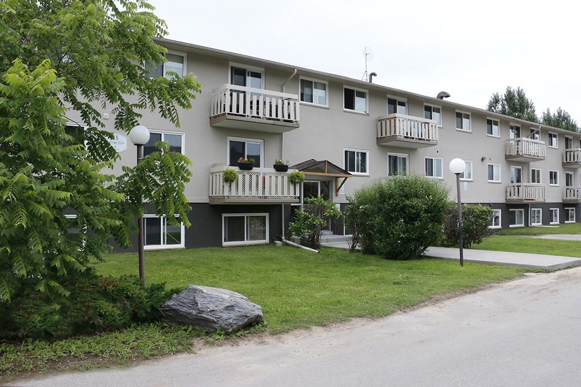 Flamingo Apartments - Photo 2 of 13