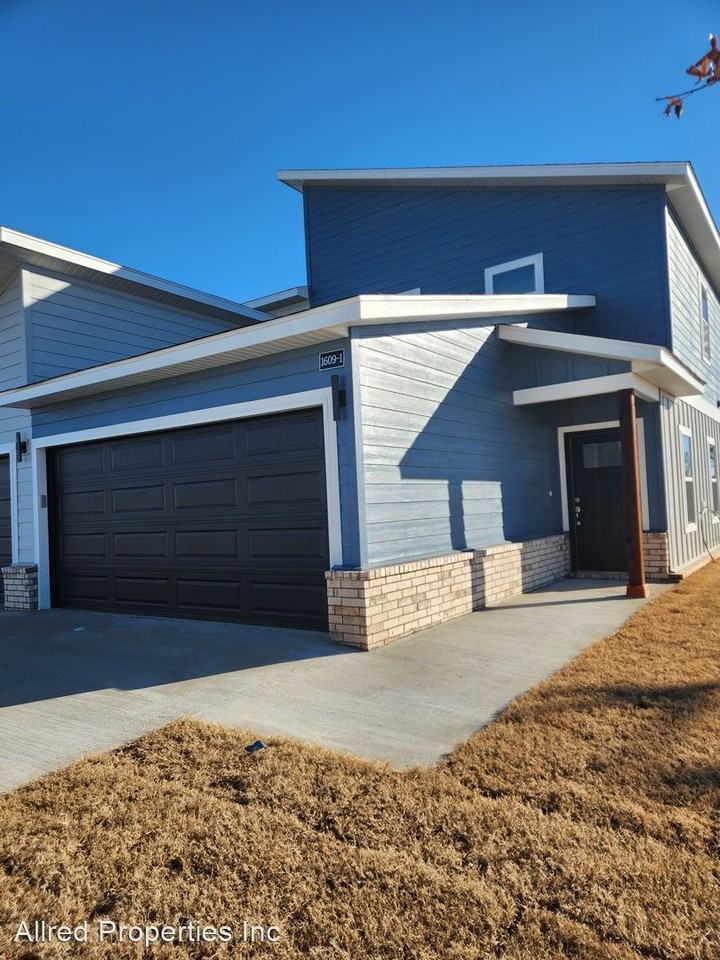 POIGAI ESTATES BRAND NEW Apartments 1609 SW Casuarina Dr