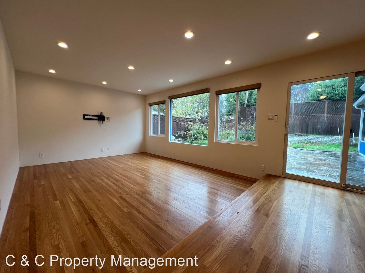 1009 Sir Francis Ave - Photo 2 of 15