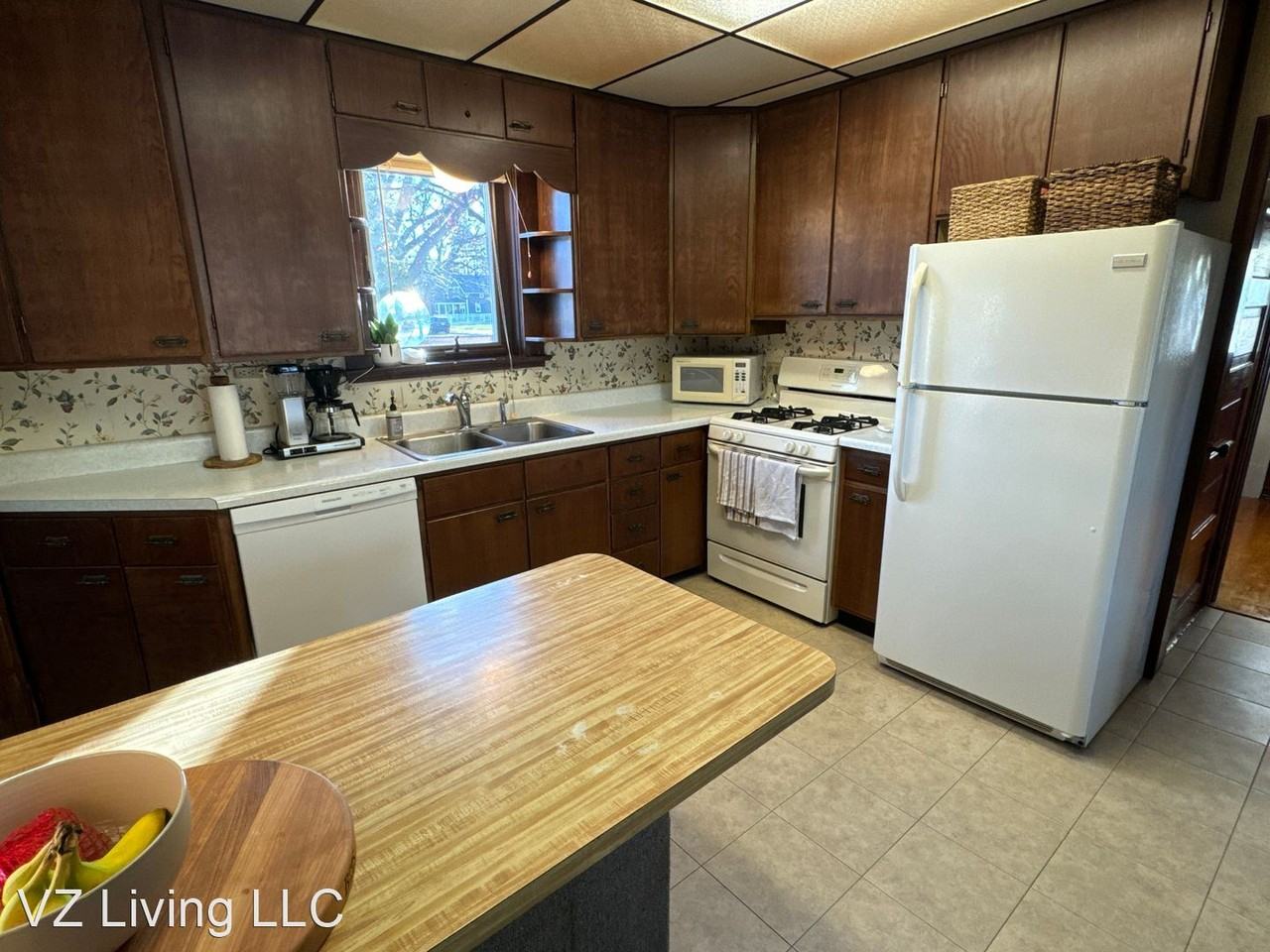 4744 Bald Eagle Ave - Photo 3 of 14