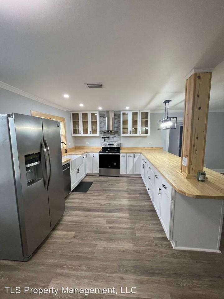 8566 Highway 92 - Photo 2 of 14