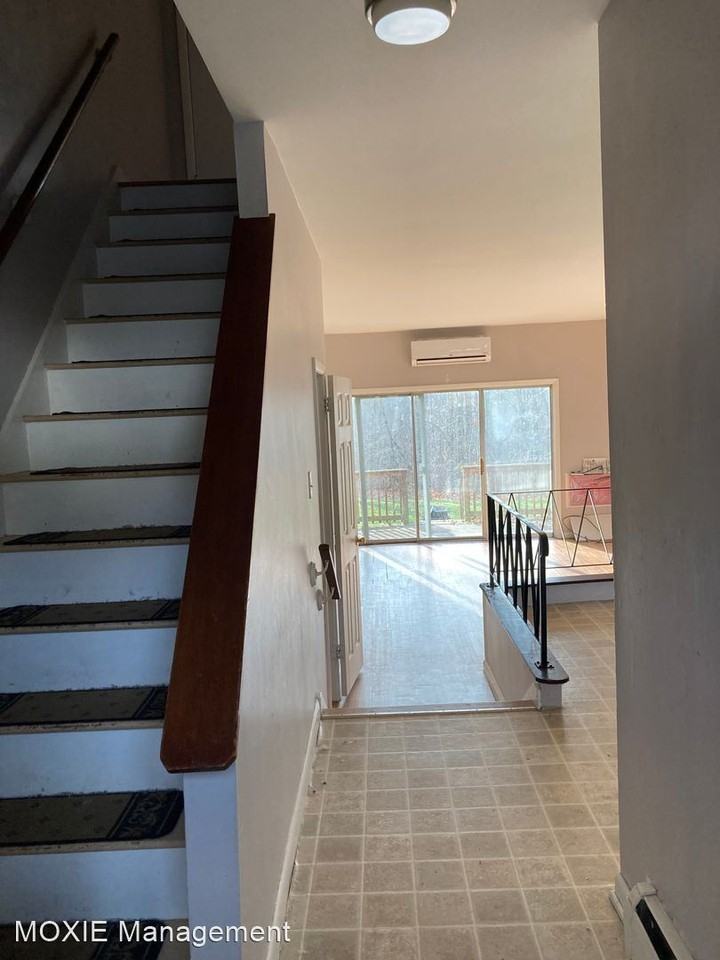 127 Woodland Dr - Photo 2 of 16