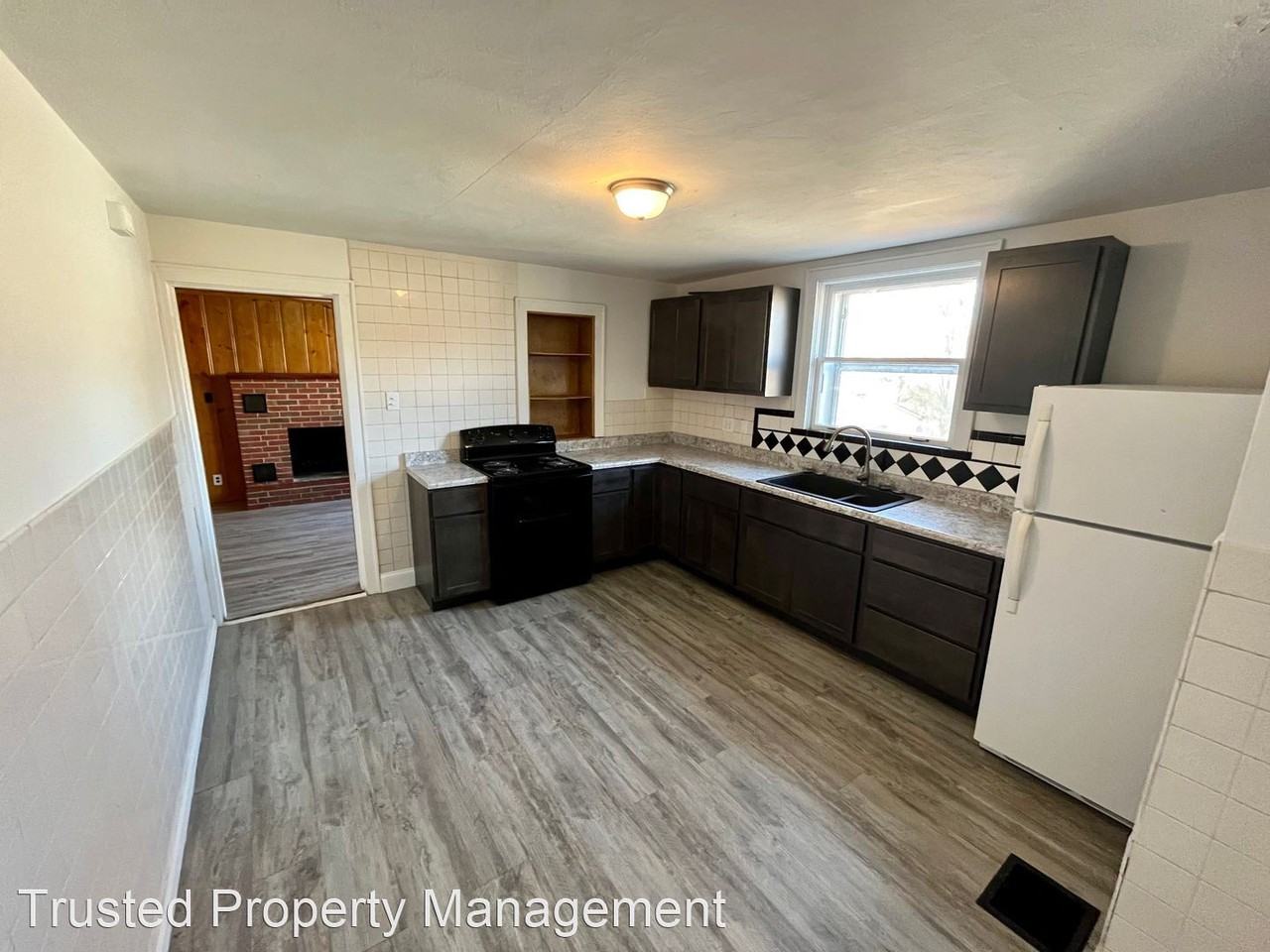 268 College St - Photo 3 of 14