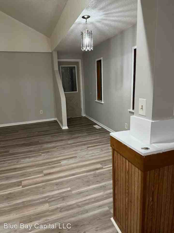 701 Hill Ave - Photo 2 of 12
