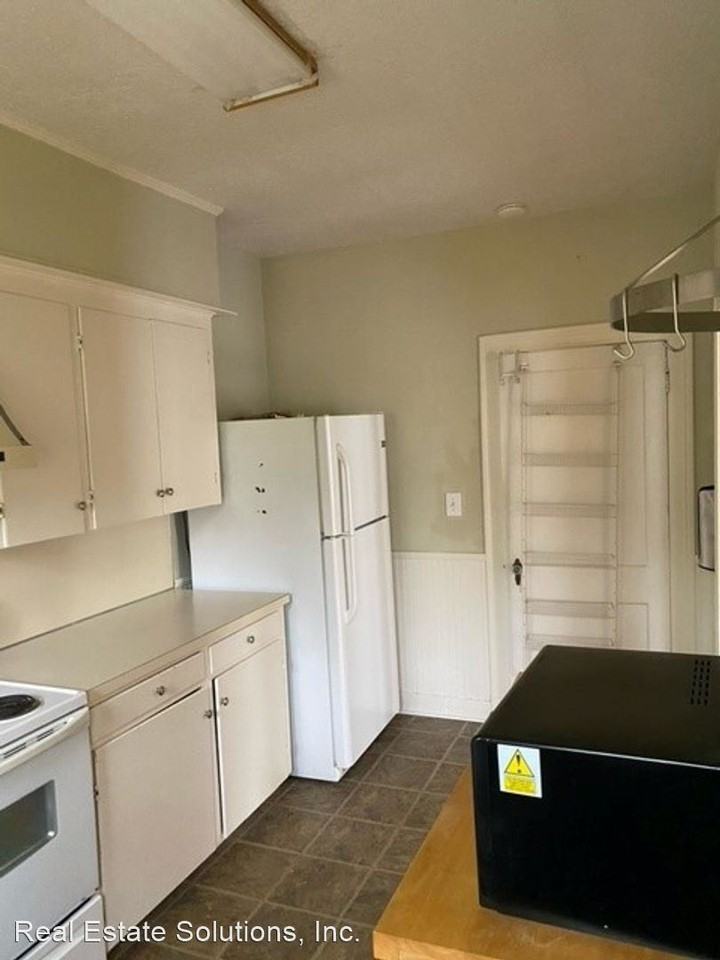 3015 Windsor Ave - Photo 3 of 11