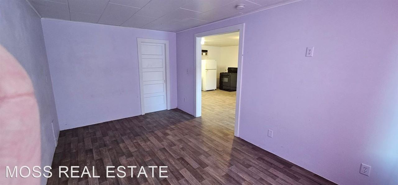 301 1/2 Mary St - Photo 2 of 6