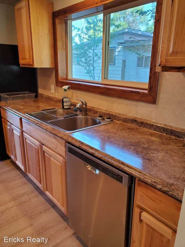 130 S Main St - Photo 2 of 25