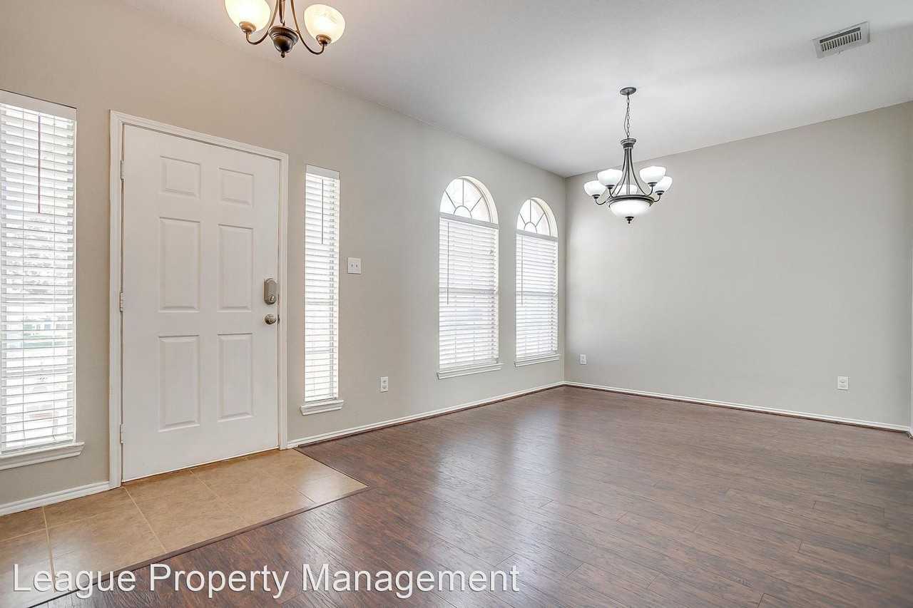 1009 Riverside Ct - Photo 2 of 14