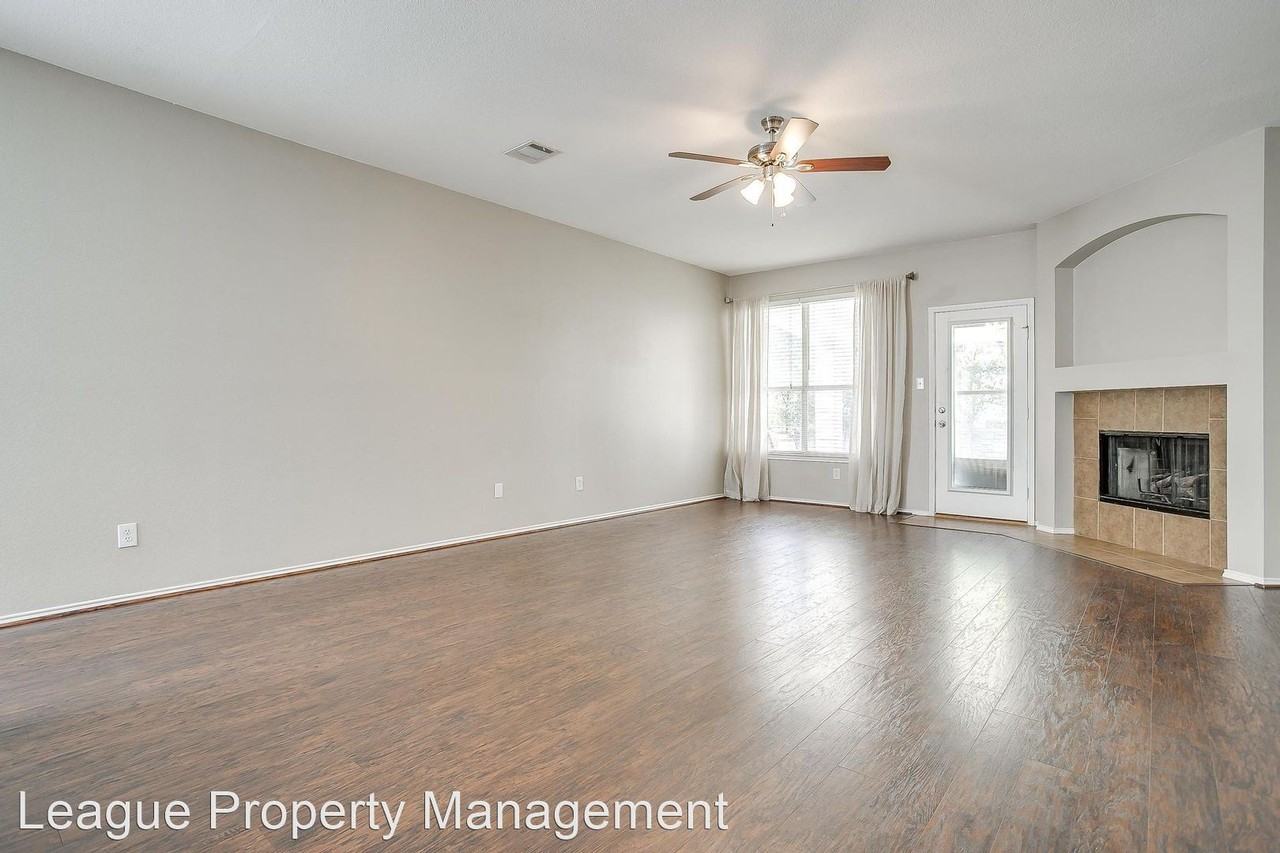 1009 Riverside Ct - Photo 3 of 14