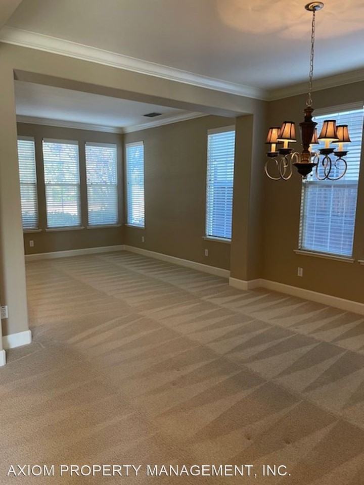 1143 Souza Way - Photo 2 of 9