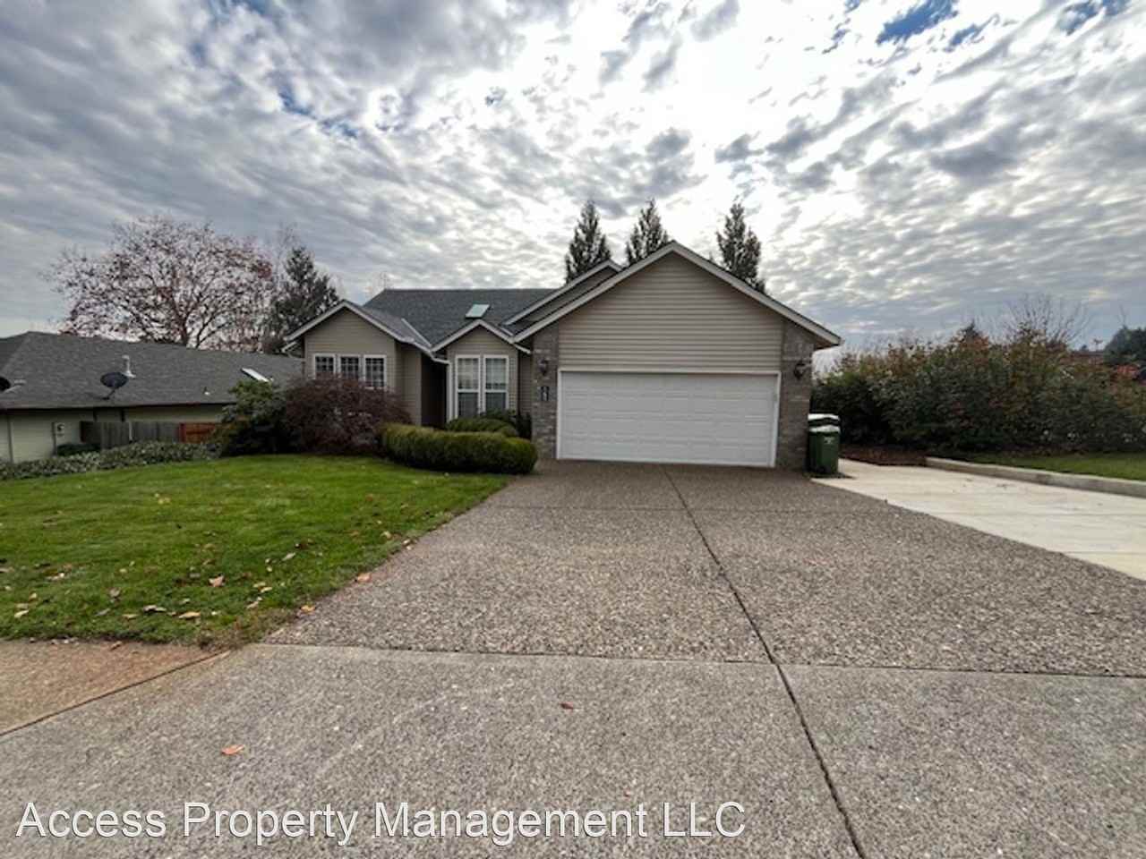 161 Nw Plum St - Photo 2 of 21
