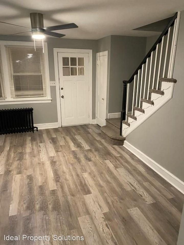 806 E 22nd St - Photo 3 of 20