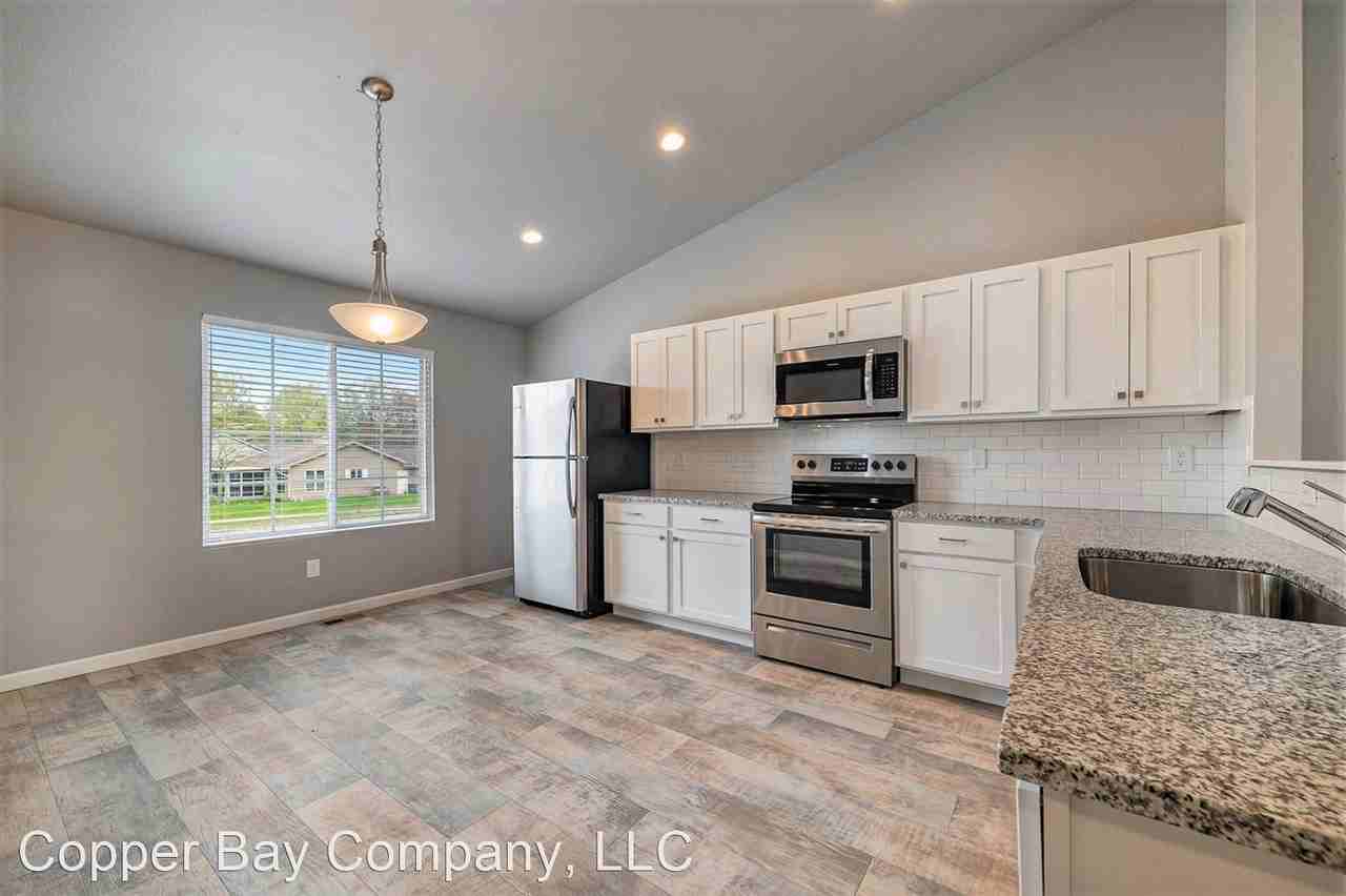 606 E North St - Photo 2 of 16