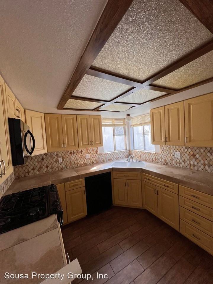 2417 S Meadowbrook Ct - Photo 3 of 7