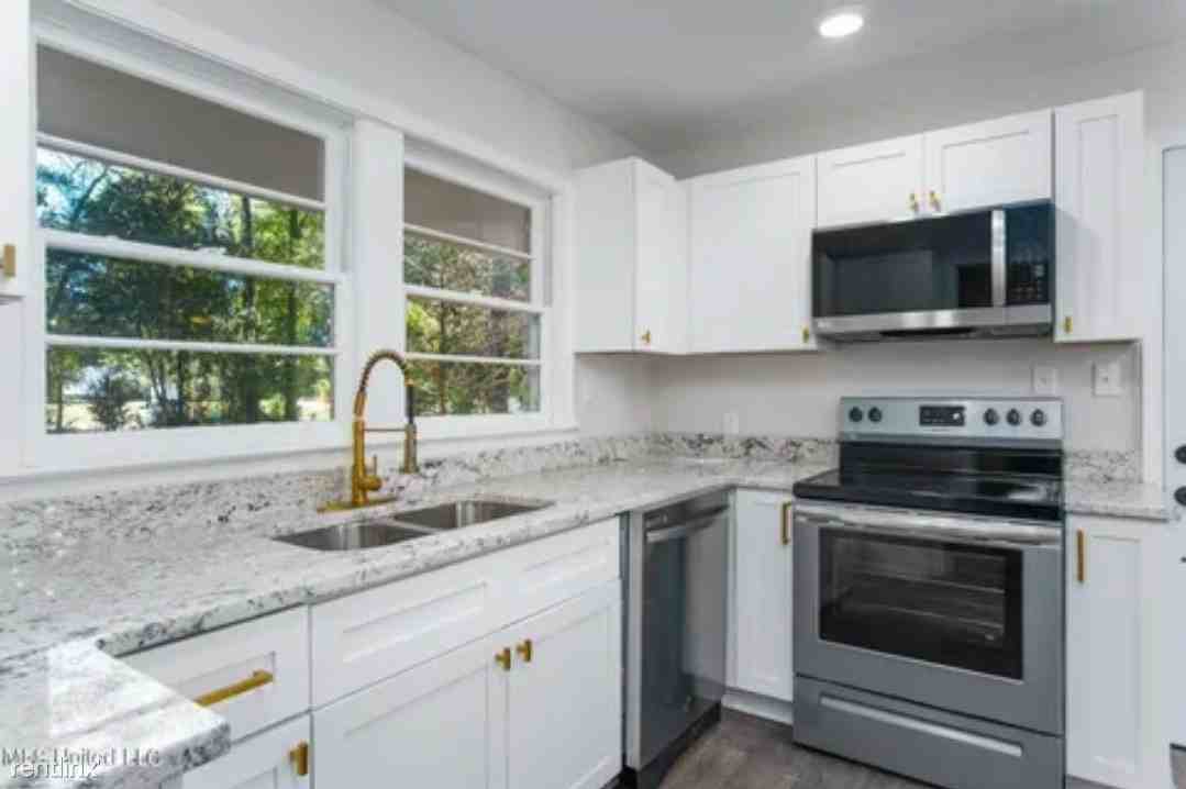 408 Blank St - Photo 2 of 14