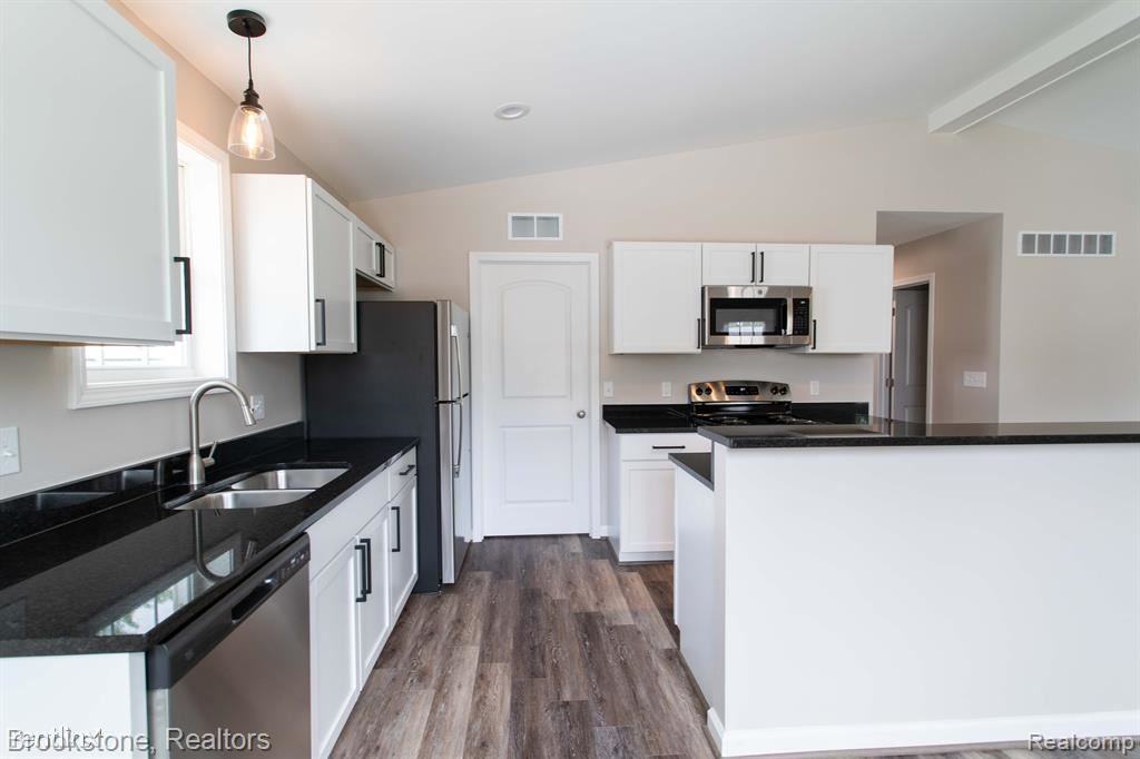 74630 Fulton St - Photo 3 of 26