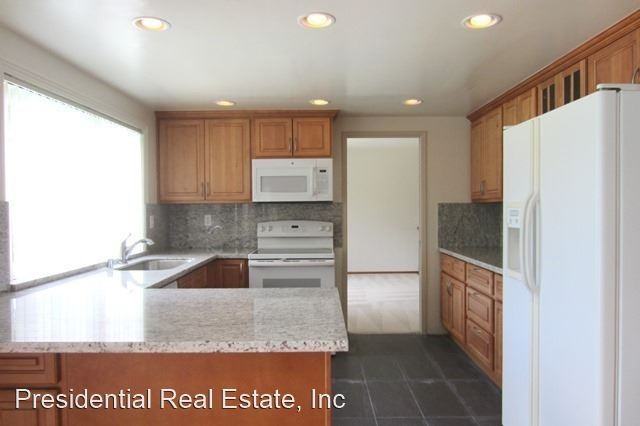 1270 Lubich Dr - Photo 2 of 7