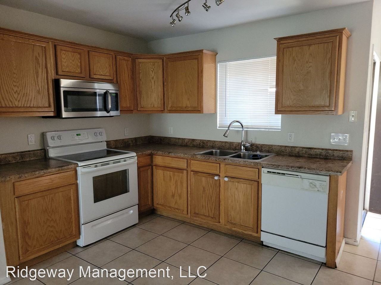 3046 N 24th Ln - Photo 2 of 11