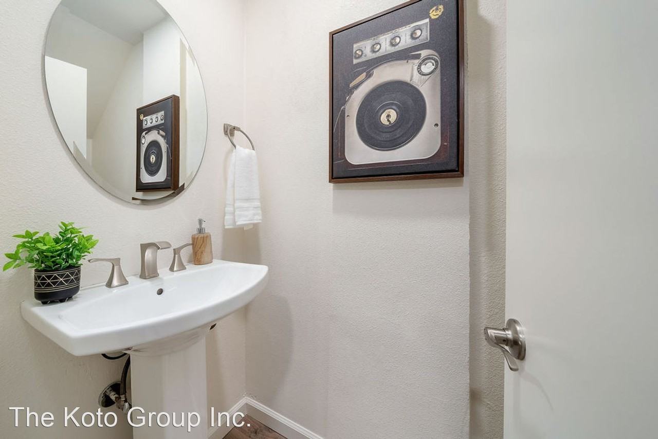 3003 Rockview Pl - Photo 3 of 29