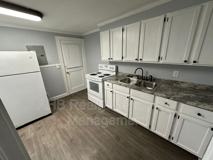 426 S Beaumont Ave - Photo 1 of 1