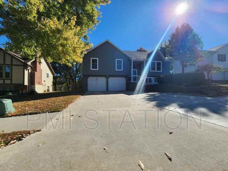 8701 N Pomona Ave - Photo 3 of 40