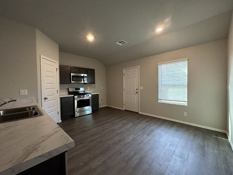 2013 S Amarillo Dr - Photo 3 of 18