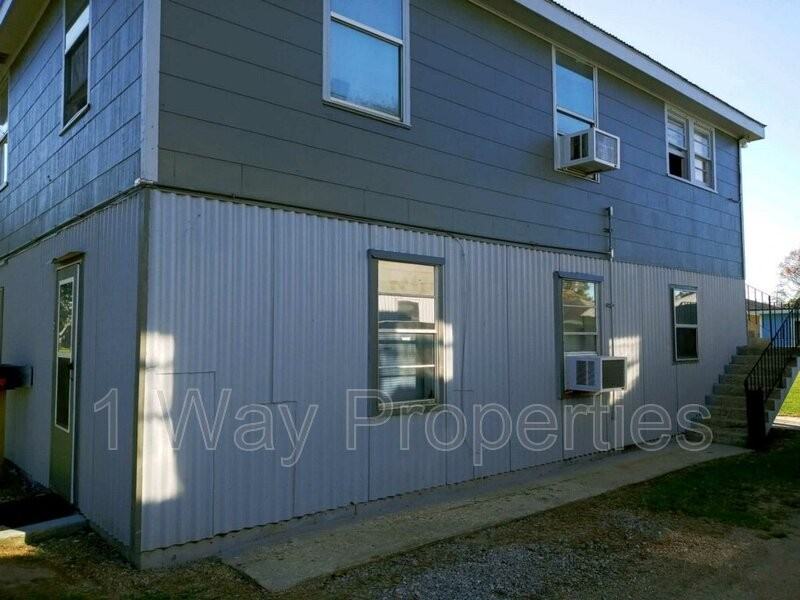1117 Hickory St #2 - Photo 2 of 11