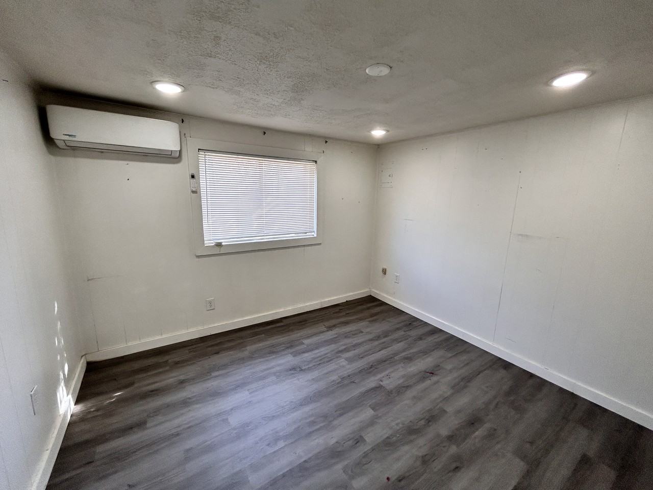 205 S 19Th Ave - Photo 3 of 6