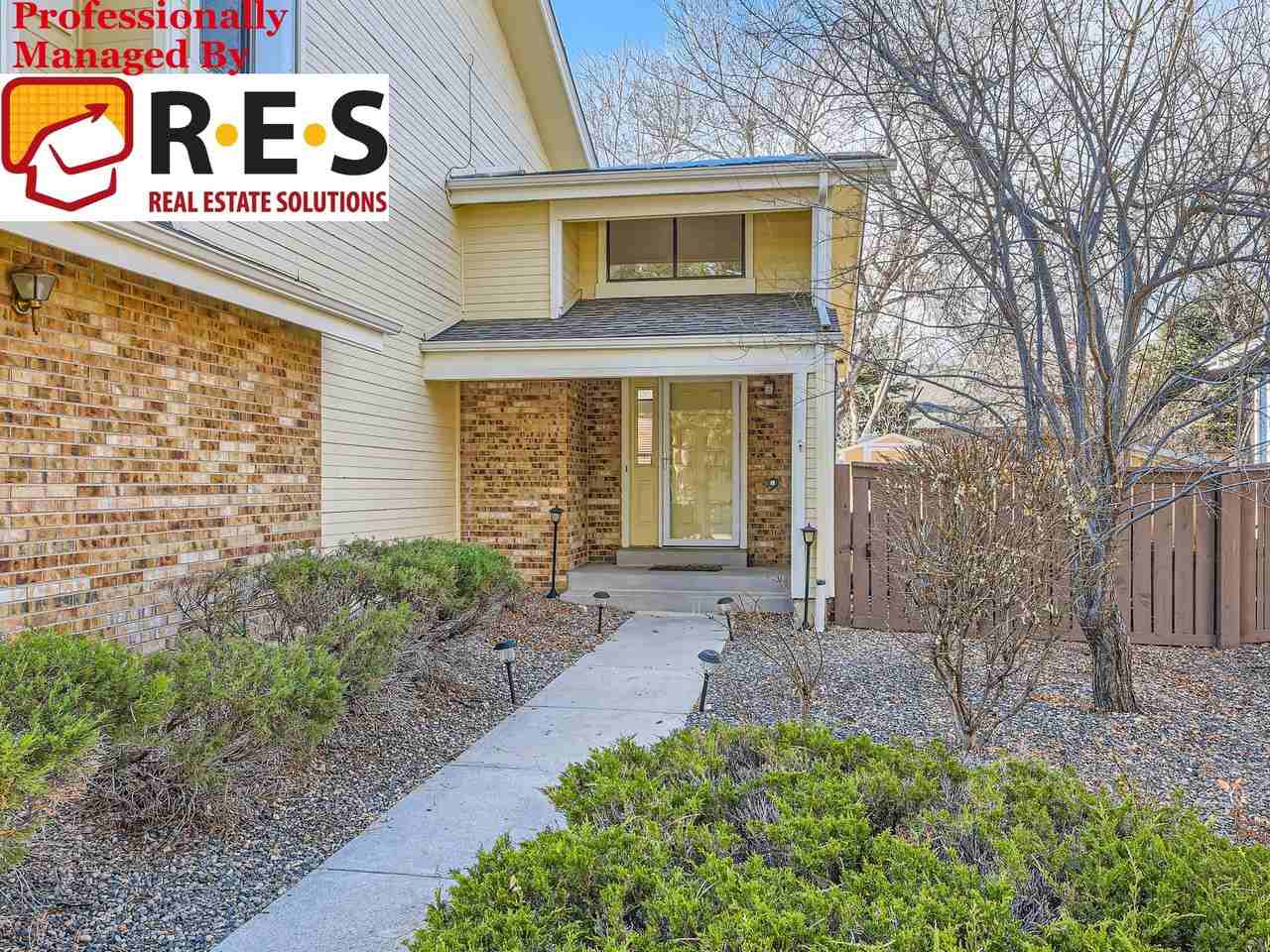 1383 Briar Cir - Photo 3 of 30