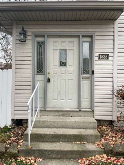 1535 Menlo Pl - Photo 2 of 20