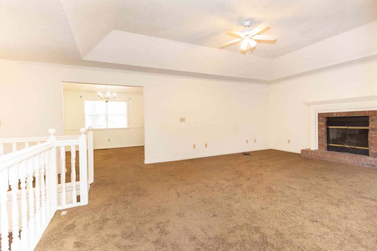 811 Victoria Pl - Photo 3 of 22