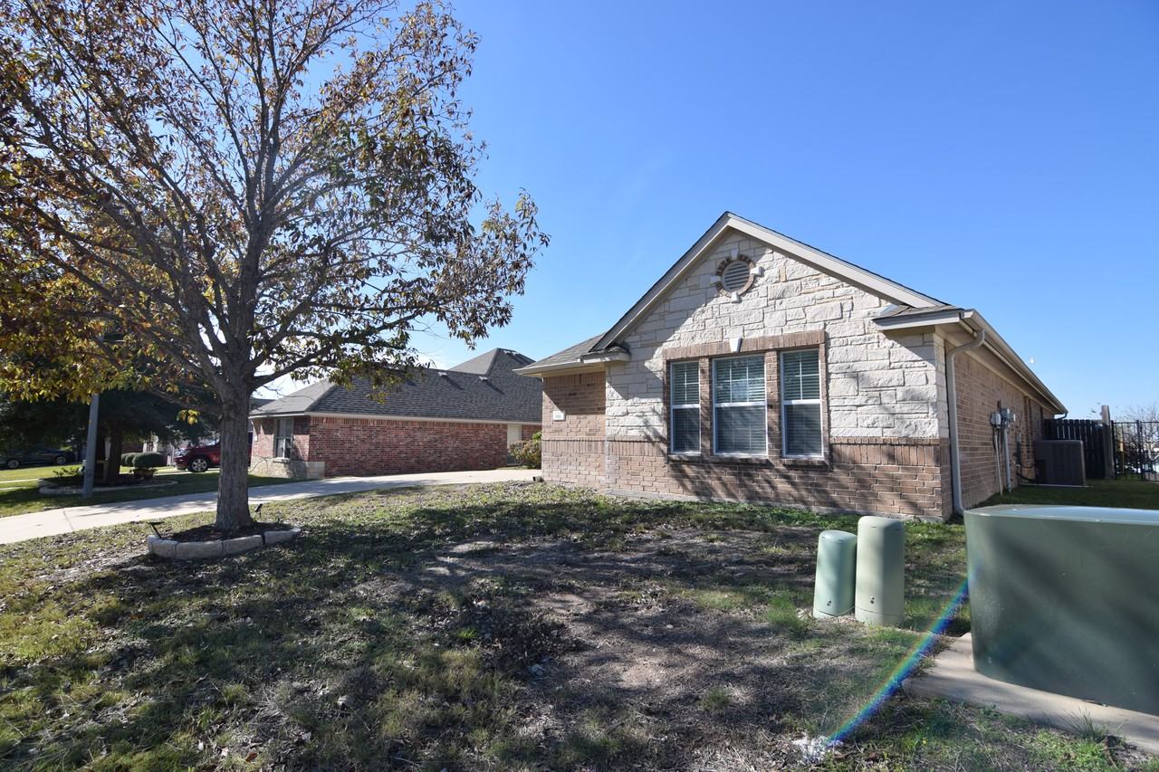 816 Copper Ridge Loop - Photo 3 of 26