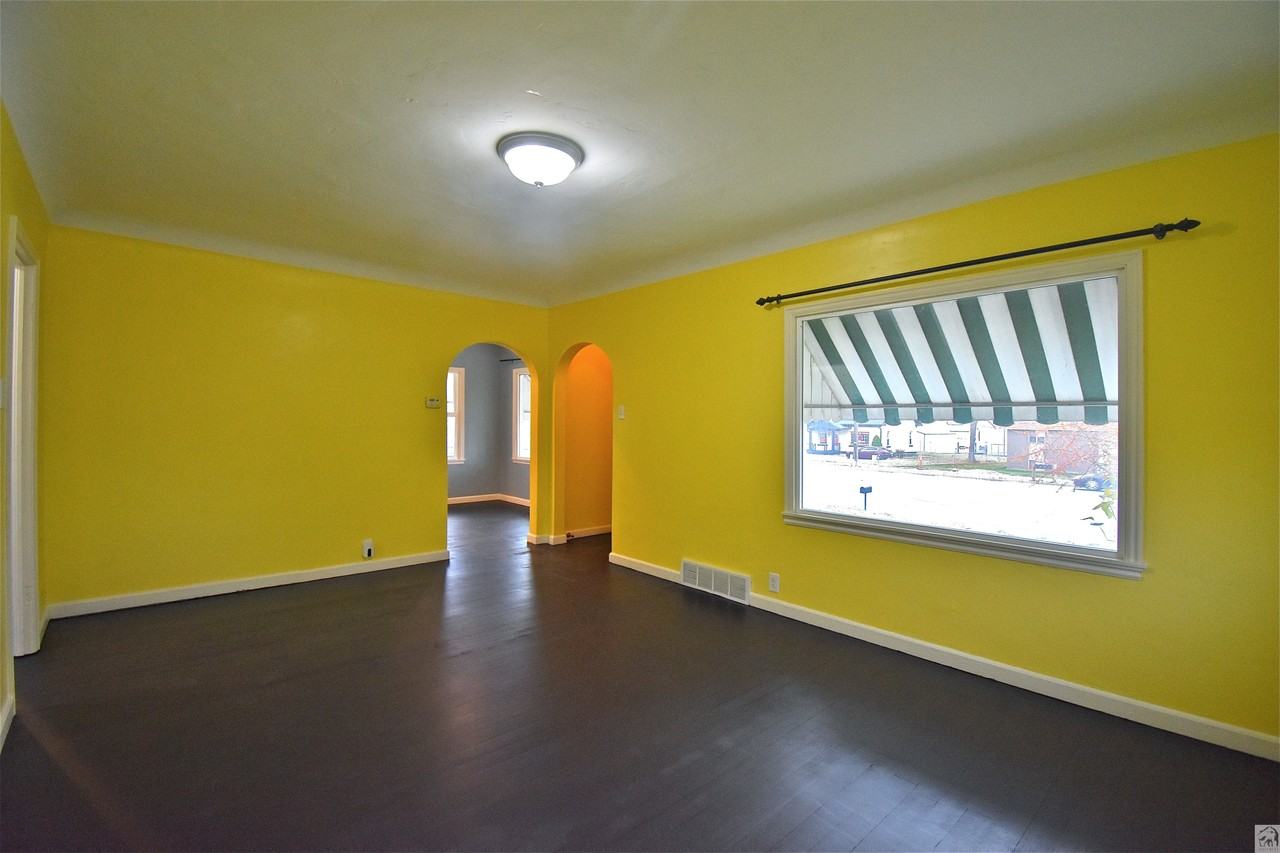 482 N Main St - Photo 3 of 27