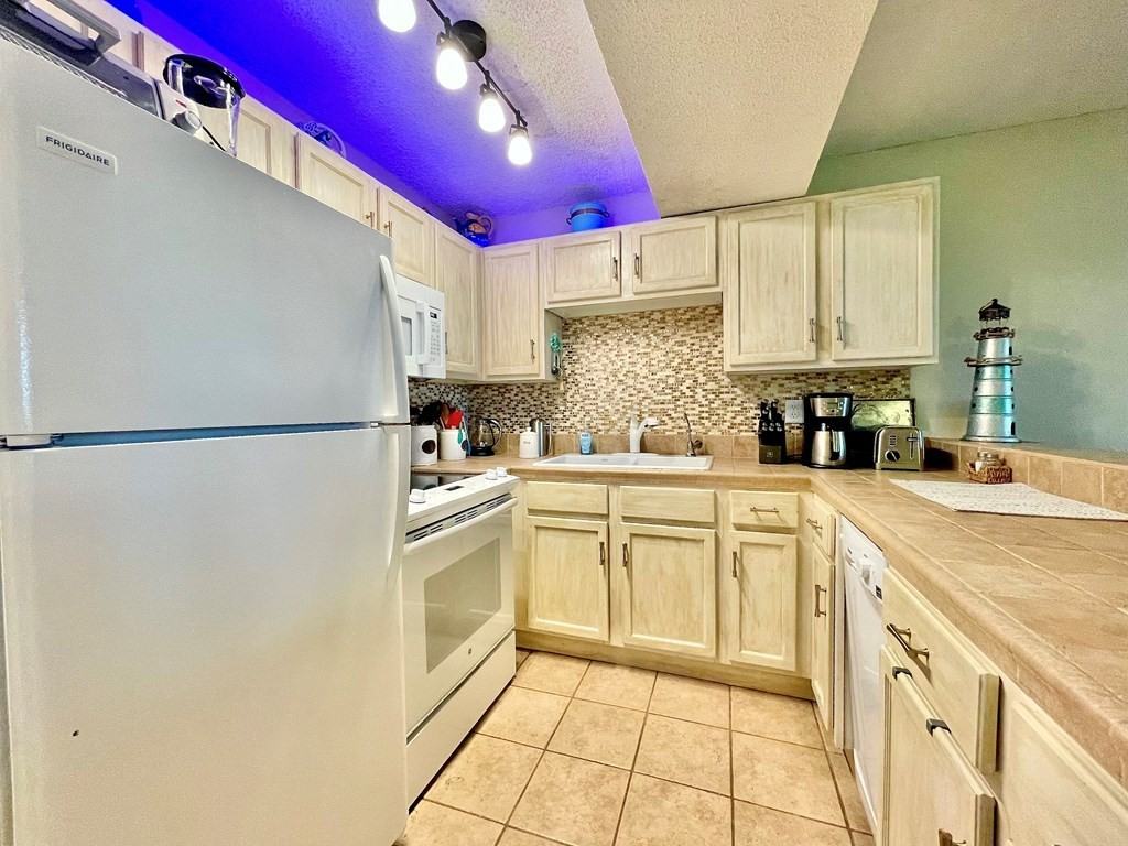 401 Island Ave - Photo 6 of 19