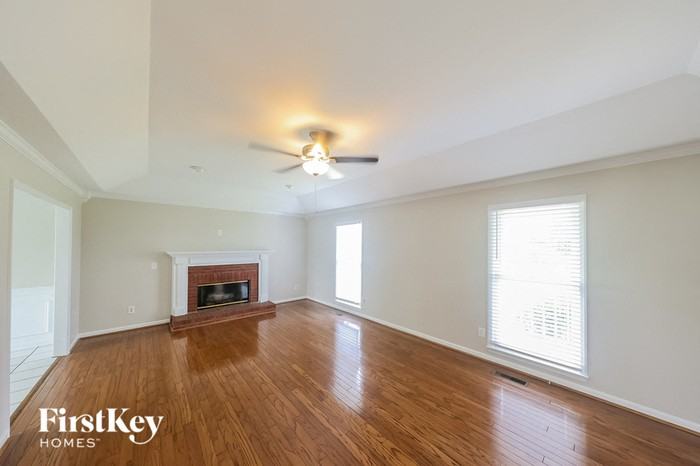 1311 13th St - Photo 3 of 15