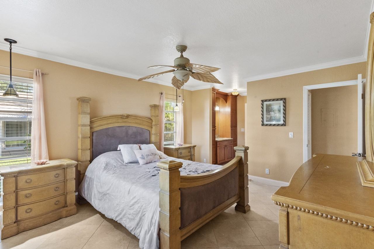 8729 Chevy Chase Drive - Photo 7 of 20