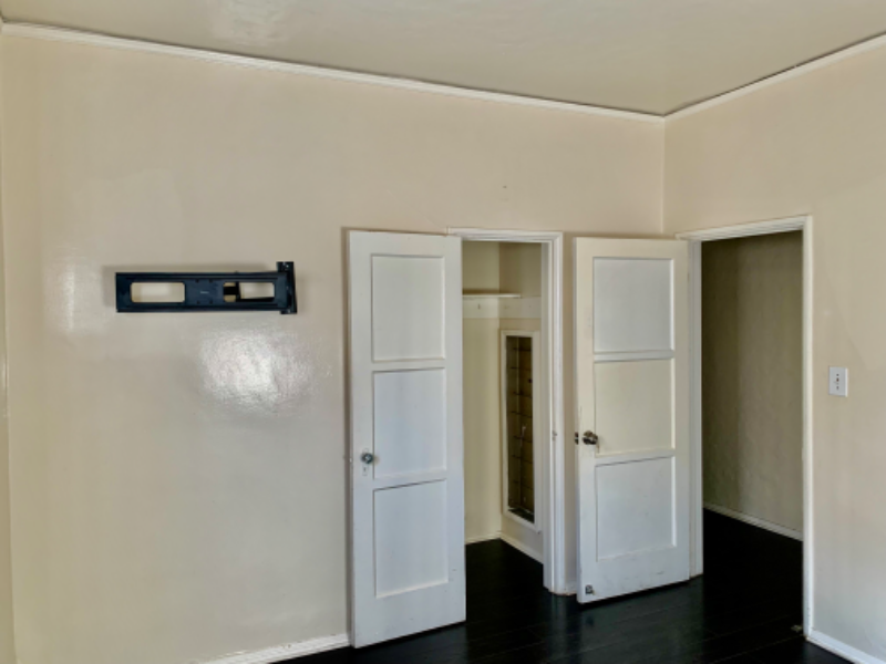 1022 W 64th St - Photo 7 of 19