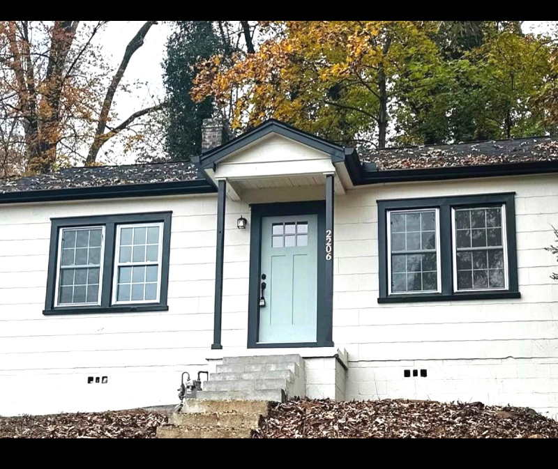 2206 Maplewood Dr - Photo 3 of 12